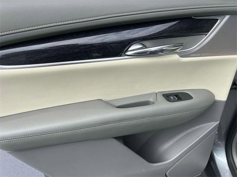 Used 2023 Cadillac XT6 Premium Luxury image 17