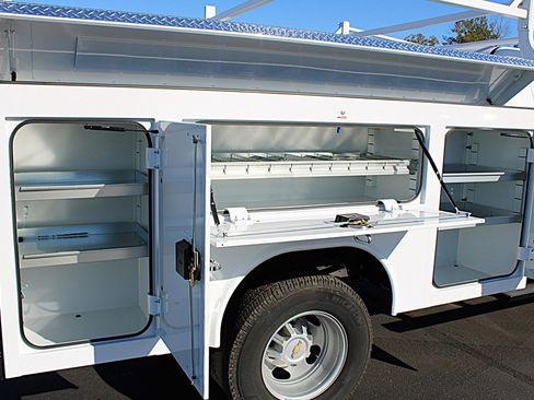 Used 2024 Chevrolet Silverado 3500 W/T w/ Snow Plow Prep Package image 10