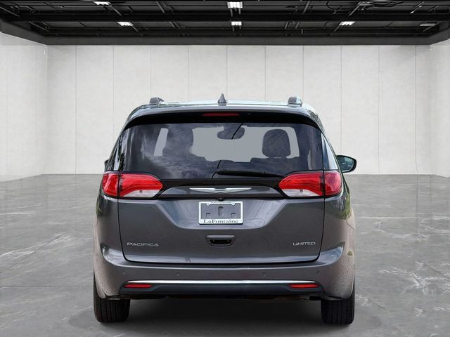 Used 2017 Chrysler Pacifica Limited w/ UConnect Theater Package FWD image 4