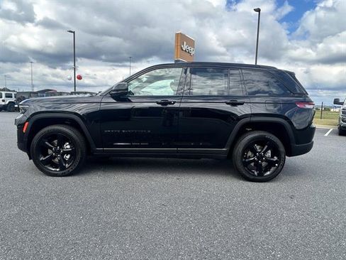 New 2025 Jeep Grand Cherokee Altitude image 5