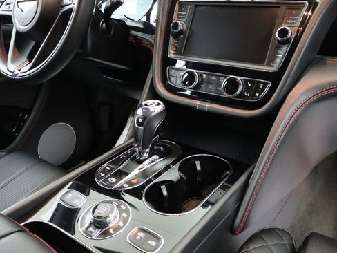 Certified 2017 Bentley Bentayga image 32