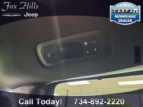 New 2025 Chrysler Pacifica Select w/ Fav Edition Package image 12