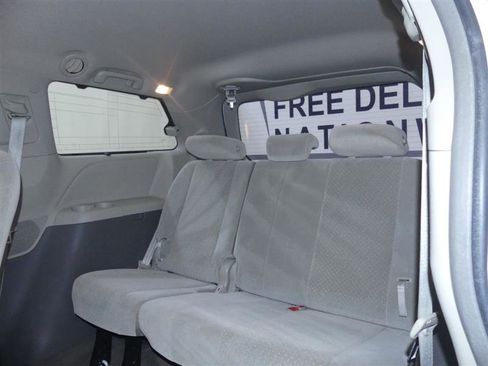 Used 2017 Toyota Sienna LE image 20