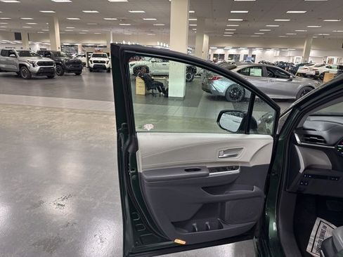 Used 2024 Toyota Sienna XLE image 23