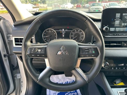 Used 2024 Mitsubishi Outlander SE AWD/4WD image 11
