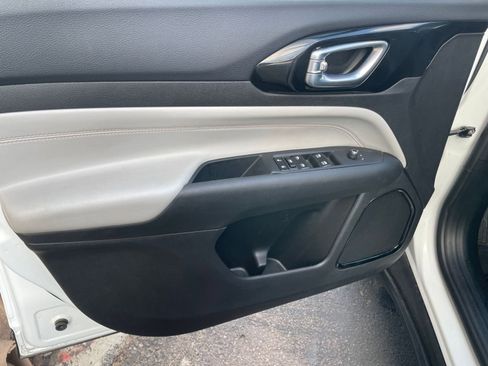 Used 2025 Jeep Compass Limited image 20