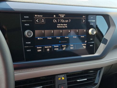 Used 2024 Volkswagen Taos SE w/ Panoramic Sunroof Package AWD/4WD image 28