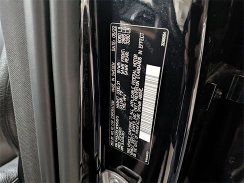 Certified 2022 Volvo XC90 T6 Momentum w/ Climate Package image 11