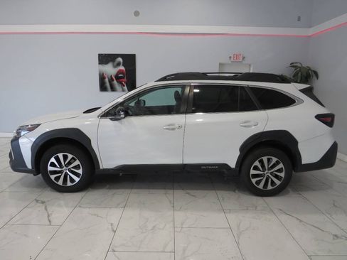 Used 2023 Subaru Outback Premium AWD/4WD image 6