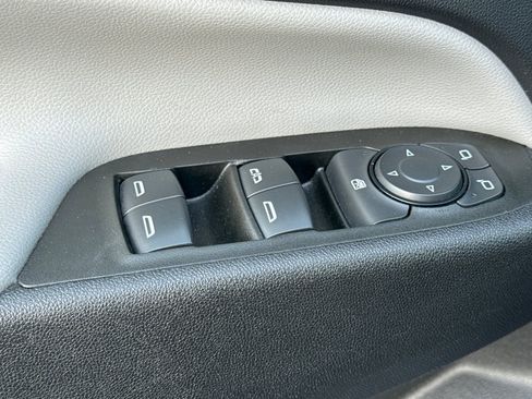 Certified 2021 Chevrolet Equinox LT w/ Driver Convenience Package image 11