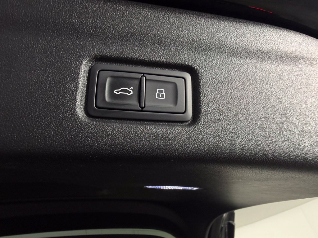 Used 2025 Audi Q6 e-tron Premium Plus w/ Premium Plus AWD/4WD image 23
