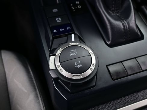 Used 2025 Toyota Tacoma SR5 AWD/4WD image 21