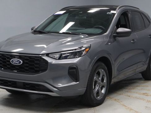 Used 2023 Ford Escape ST-Line w/ Tech Pack #1 AWD/4WD image 8