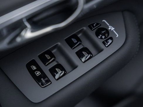 New 2026 Volvo XC90 B6 Ultra w/ Protection Package image 39