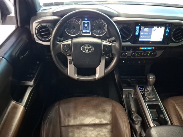 Used 2016 Toyota Tacoma Limited w/ Towing Package AWD/4WD image 10