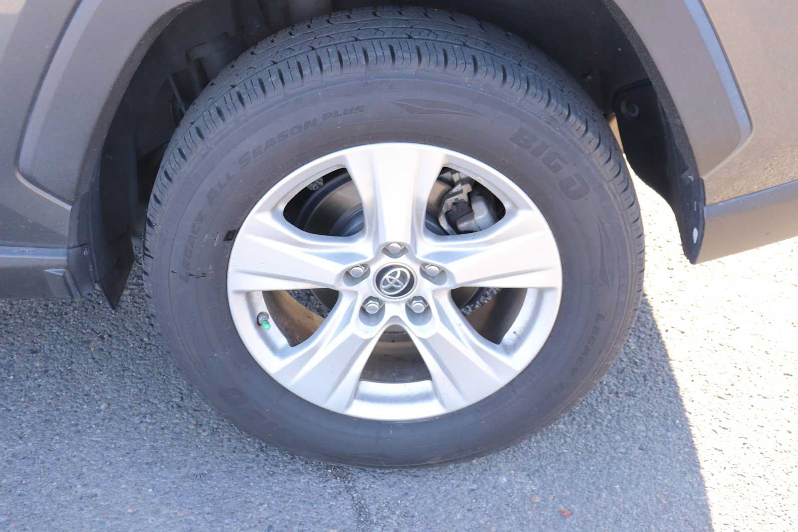 Used 2019 Toyota RAV4 XLE AWD/4WD image 9