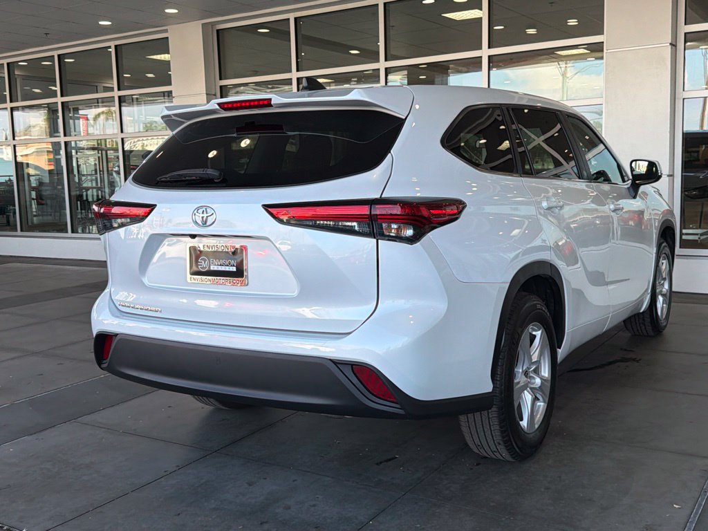 Used 2023 Toyota Highlander L FWD image 14