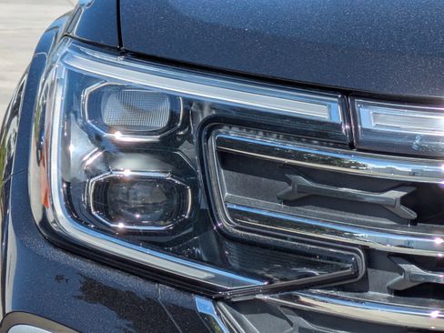 New 2026 Volkswagen Atlas SE FWD image 10