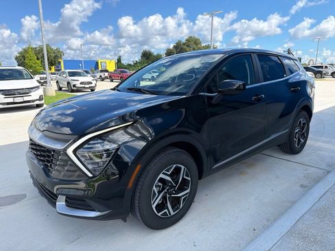 Used 2025 Kia Sportage LX AWD/4WD image 1