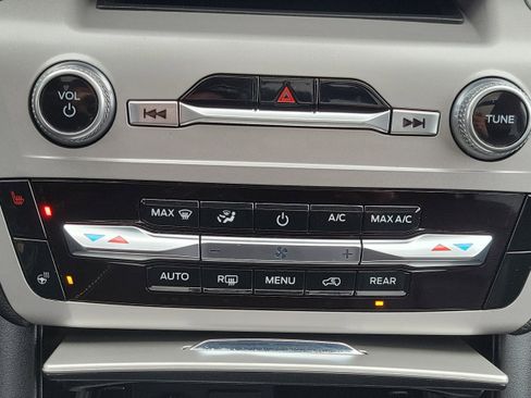 Used 2023 Ford Explorer XLT w/ Equipment Group 202A image 30