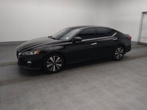 Used 2019 Nissan Altima 2.5 SV FWD image 2