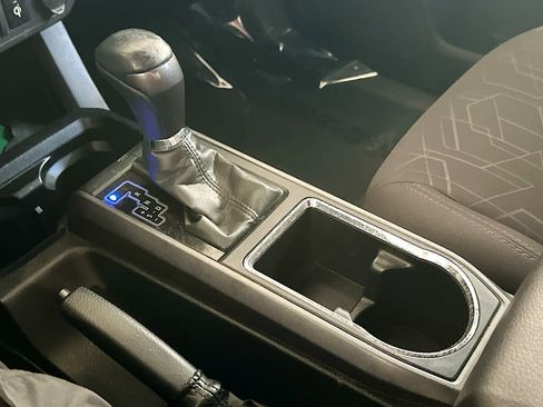 Used 2018 Toyota Tacoma TRD Sport w/ Technology Package AWD/4WD image 17
