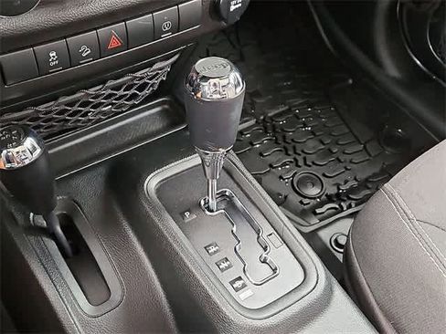 Used 2017 Jeep Wrangler Unlimited Sahara image 20