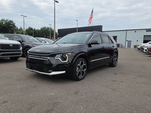 Certified 2023 Kia Niro EX Touring FWD image 3