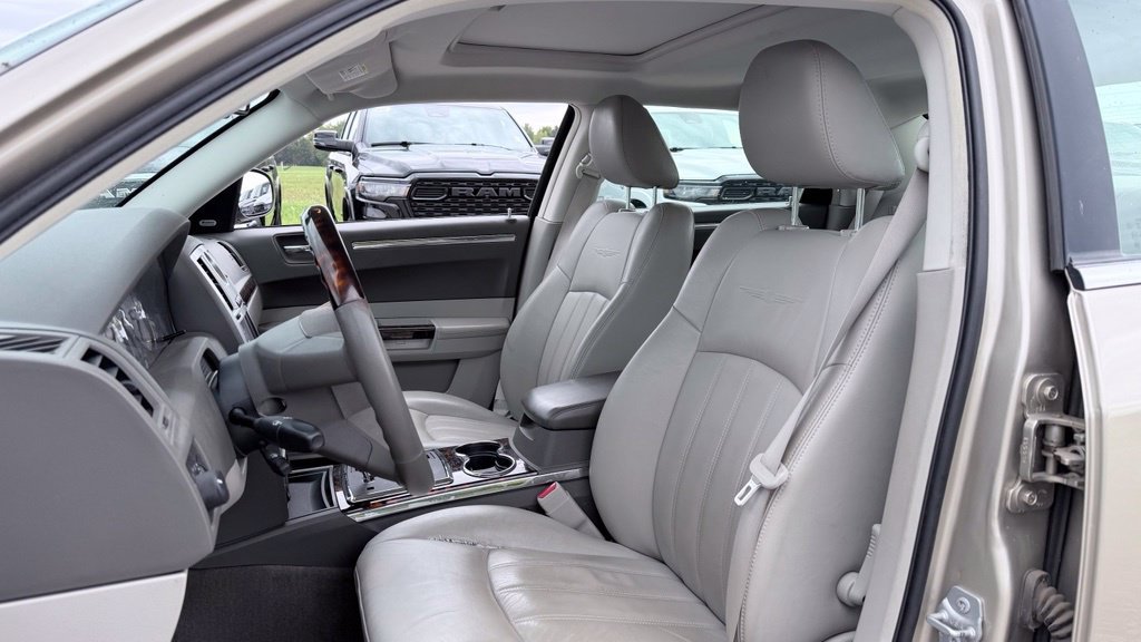 Used 2009 Chrysler 300 C RWD image 13