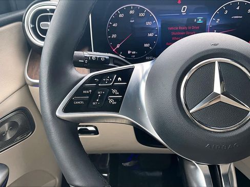 Used 2025 Mercedes-Benz GLC 300 image 16
