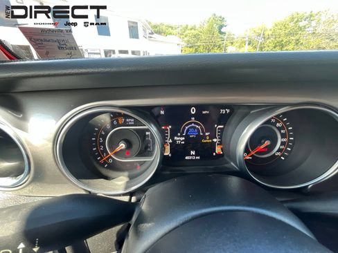 Used 2018 Jeep Wrangler Unlimited Sahara AWD/4WD image 15