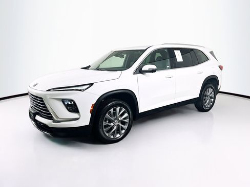 Used 2025 Buick Enclave Preferred image 3