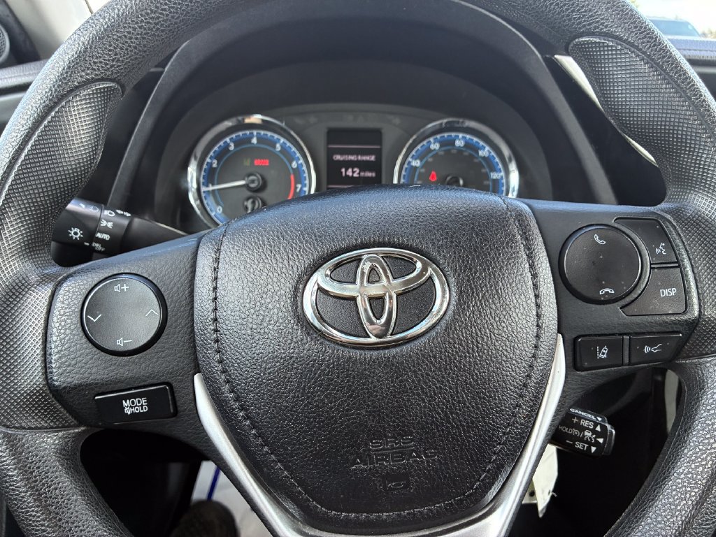Used 2018 Toyota Corolla LE FWD image 15