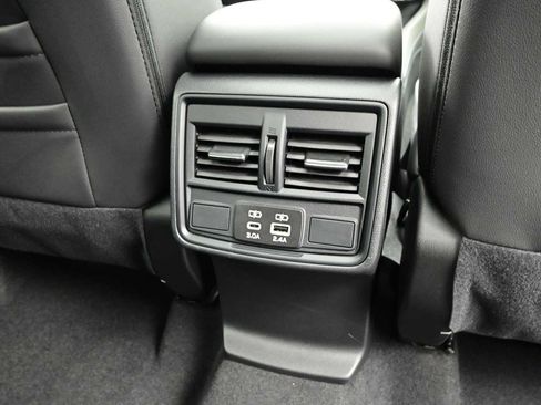 Used 2025 Subaru Forester Premium AWD/4WD image 32
