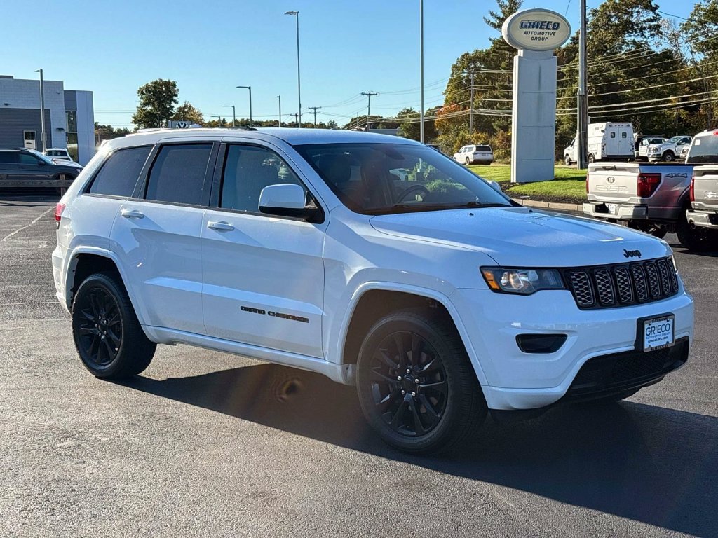 Used 2018 Jeep Grand Cherokee Altitude AWD/4WD image 1