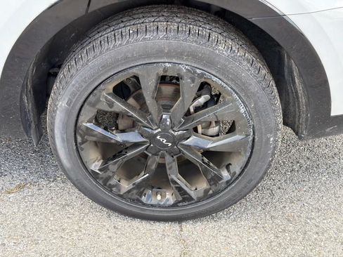 Used 2023 Kia Sorento SX AWD/4WD image 3