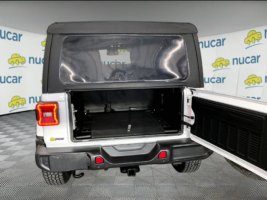 Used 2023 Jeep Wrangler Unlimited Sahara w/ LED Lighting Group AWD/4WD image 34