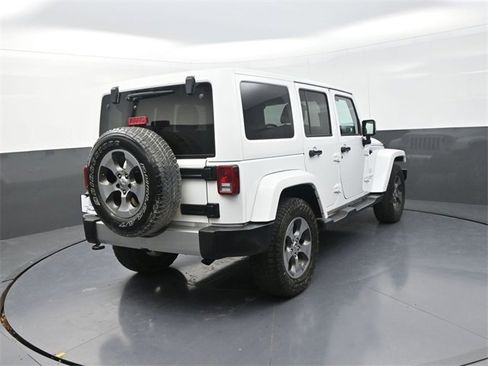 Used 2017 Jeep Wrangler Unlimited Sahara w/ Connectivity Group image 7