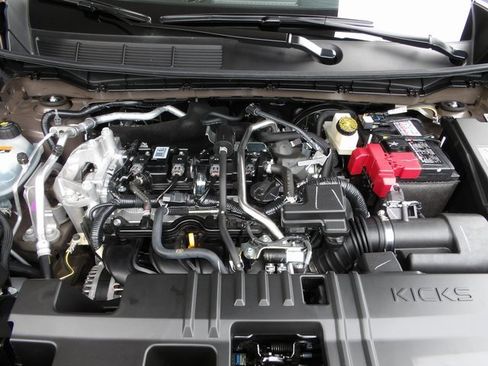 Certified 2025 Nissan Kicks SR image 38