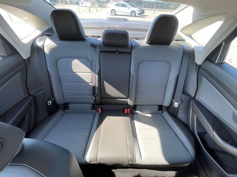 Used 2025 Volkswagen Jetta SE image 38