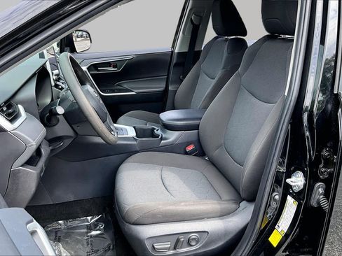 Used 2025 Toyota RAV4 XLE AWD/4WD image 8