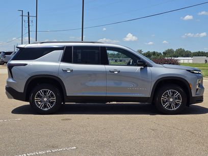 Used 2024 Chevrolet Traverse LT