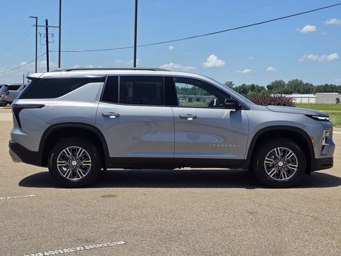 Used 2024 Chevrolet Traverse LT AWD/4WD image 4