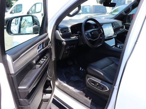 Used 2024 Jeep Wagoneer Series II AWD/4WD image 10