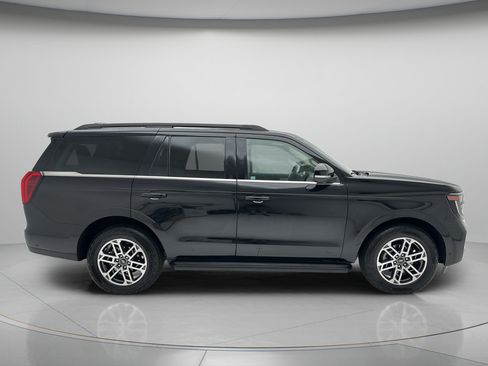 Used 2025 Ford Expedition Active AWD/4WD image 4