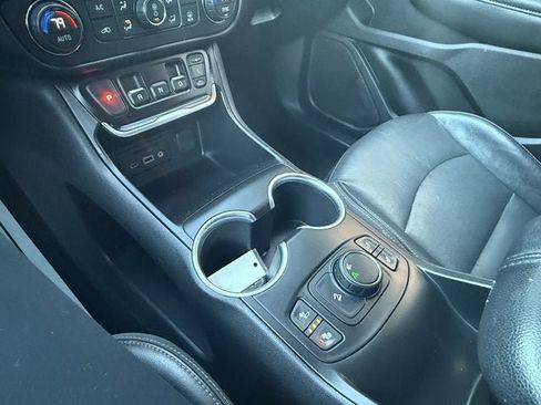 Used 2019 GMC Terrain SLT image 25