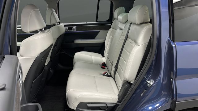 Used 2025 Hyundai Santa Fe Limited AWD/4WD image 22