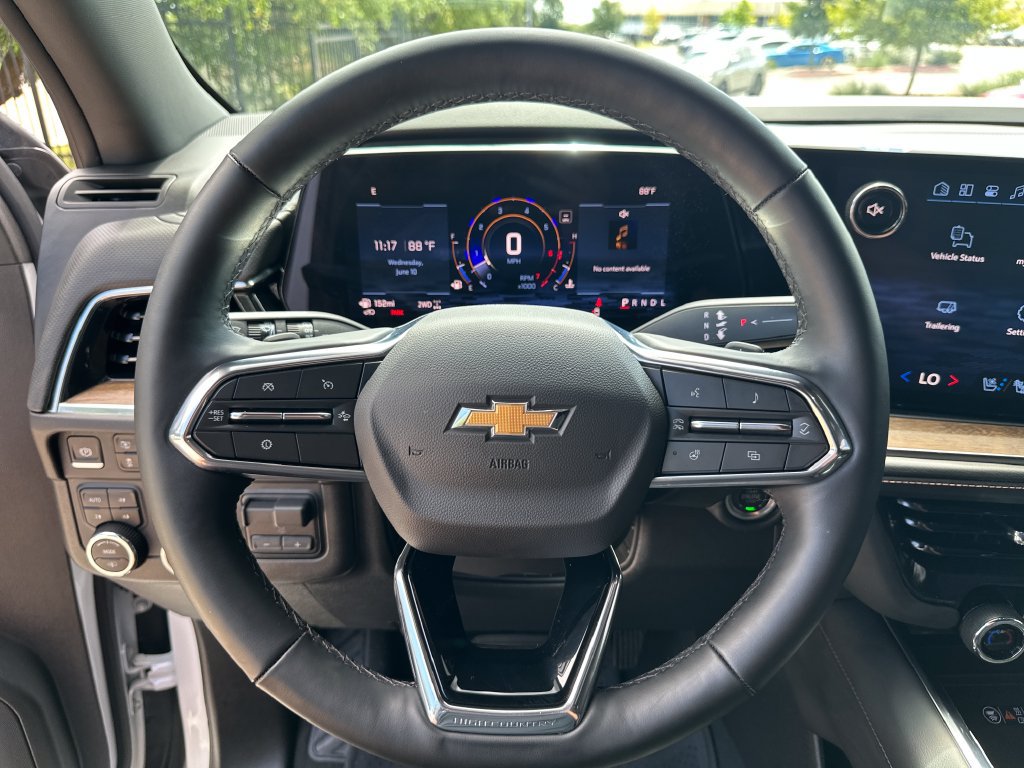 Used 2025 Chevrolet Tahoe High Country AWD/4WD image 19
