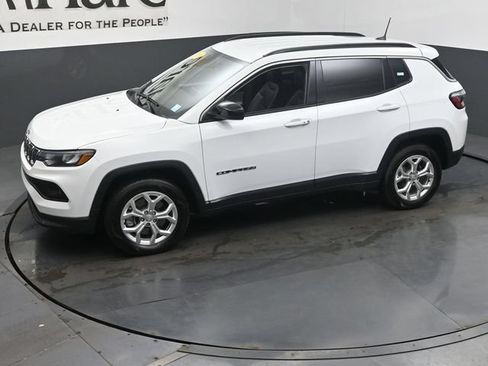 Used 2024 Jeep Compass Latitude AWD/4WD image 49