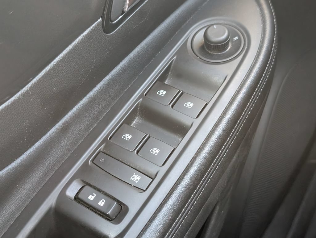 Used 2018 Buick Encore Essence FWD image 12